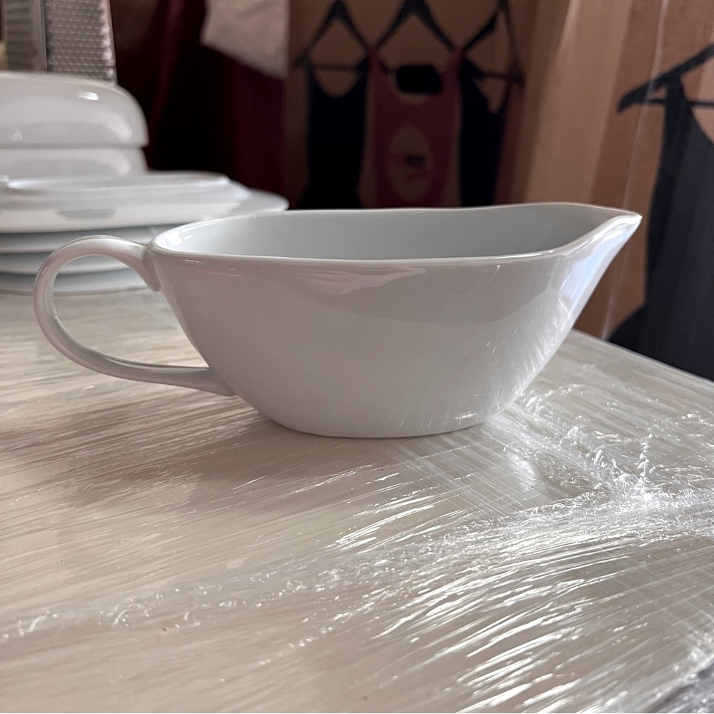 Zen by BLOCK China White Gravy Boat & Underplate